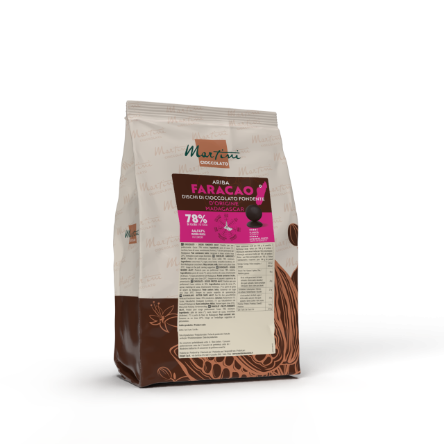 Pacote de discos de chocolate amargo Ariba Faracao 78% de Madagascar, embalagem marrom e rosa.