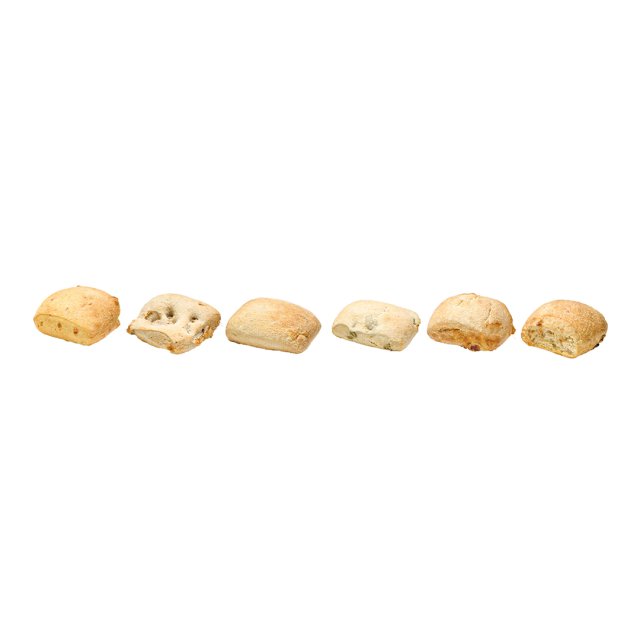 Seis pãezinhos com pedaços visíveis de ervas e temperos, dispostos em fileira sobre fundo branco