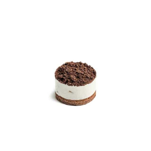 Sobremesa pequena e redonda com crumble de chocolate, recheio de creme branco e base de biscoito de chocolate em fund...