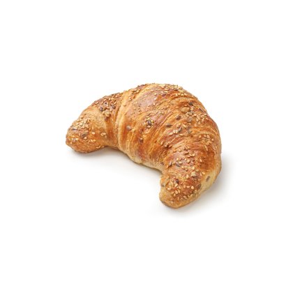 Croissant dourado com sementes variadas, em formato de meia-lua, fundo branco.